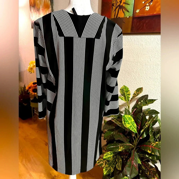 BCBGMAXAZRIA Striped Mini Shift Dress size L - Picture 5 of 15